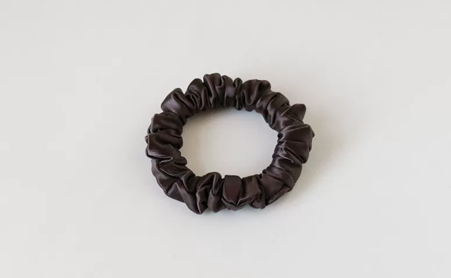 Silk Hair Scrunchies, Soft Mulberry Silk Hair Ties for Women, No‑Crease Elastic Hair Bands Neutral‑Color Hair Accessories for Daily Wear