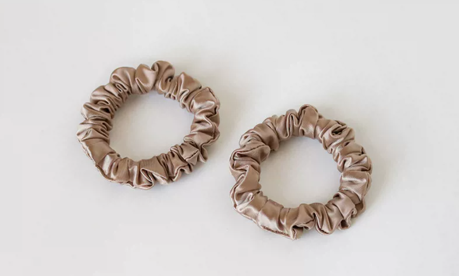 Silk Hair Scrunchies, Soft Mulberry Silk Hair Ties for Women, No‑Crease Elastic Hair Bands Neutral‑Color Hair Accessories for Daily Wear