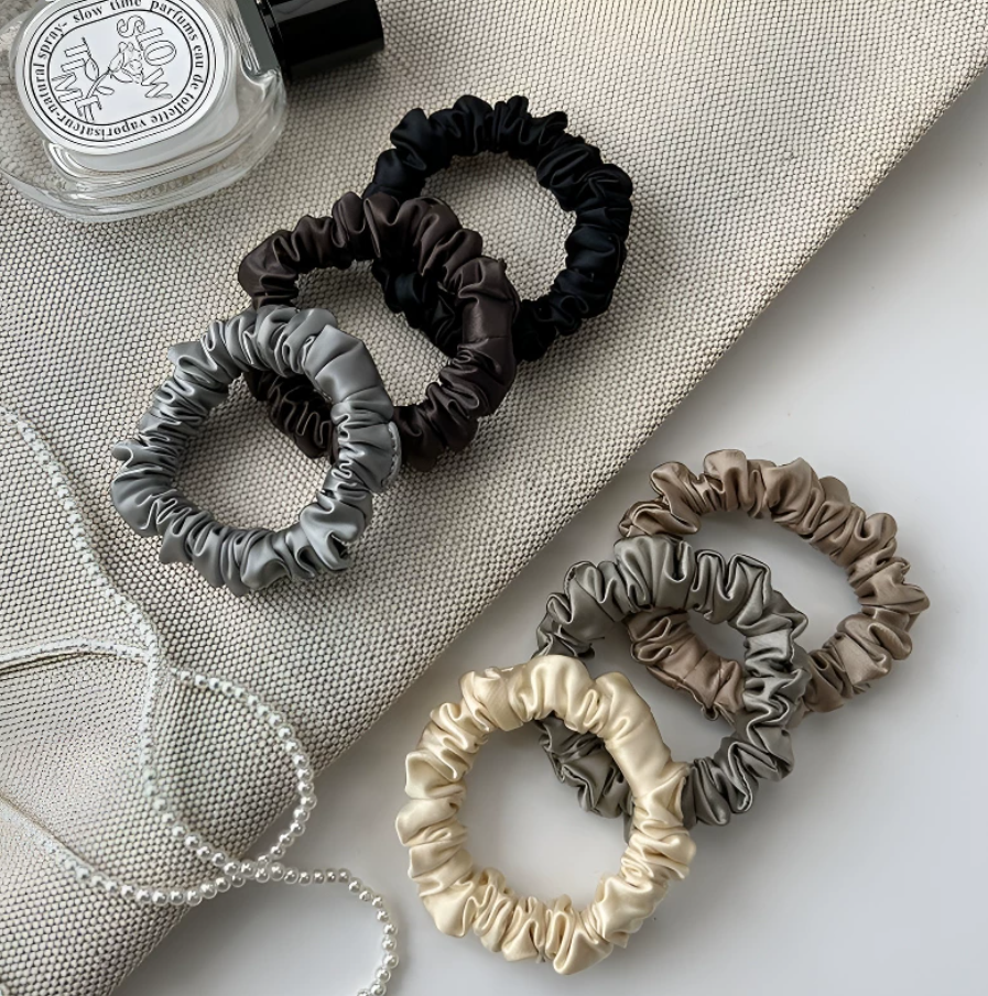 Silk Hair Scrunchies, Soft Mulberry Silk Hair Ties for Women, No‑Crease Elastic Hair Bands Neutral‑Color Hair Accessories for Daily Wear