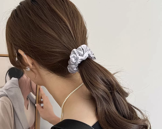 Silk Hair Scrunchies, Soft Mulberry Silk Hair Ties for Women, No‑Crease Elastic Hair Bands Neutral‑Color Hair Accessories for Daily Wear
