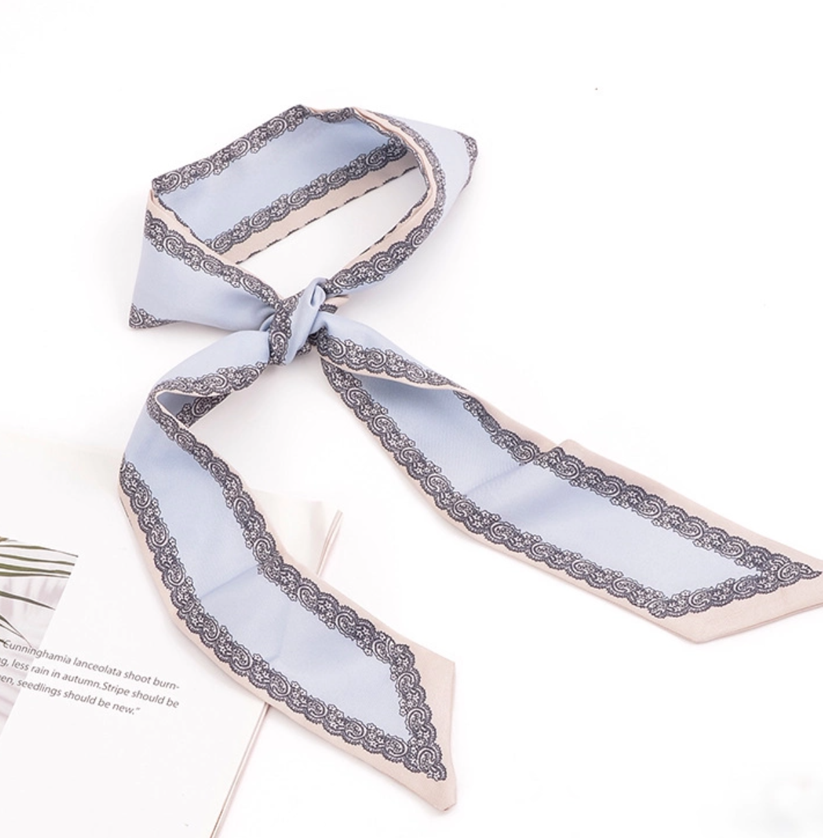 "THIN STRIPE" POLYESTER NECK RIBBON SCARF - GREY WHITE
