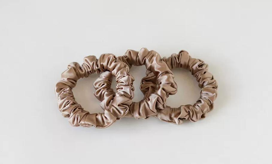 Silk Hair Scrunchies, Soft Mulberry Silk Hair Ties for Women, No‑Crease Elastic Hair Bands Neutral‑Color Hair Accessories for Daily Wear
