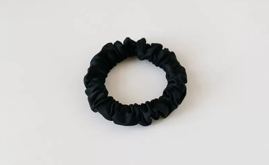 Silk Hair Scrunchies, Soft Mulberry Silk Hair Ties for Women, No‑Crease Elastic Hair Bands Neutral‑Color Hair Accessories for Daily Wear