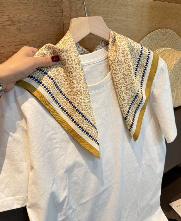 "RETRO GEOMETRIC" POLYESTER SQUARE SCARF - CREAM GOLD